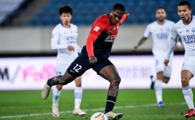 开云平台-云指挥两个月后 J联赛的新外教终于到达球队主场