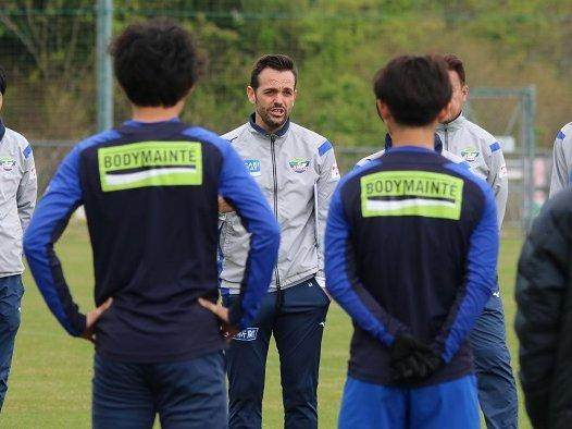 开云平台-云指挥两个月后 J联赛的新外教终于到达球队主场